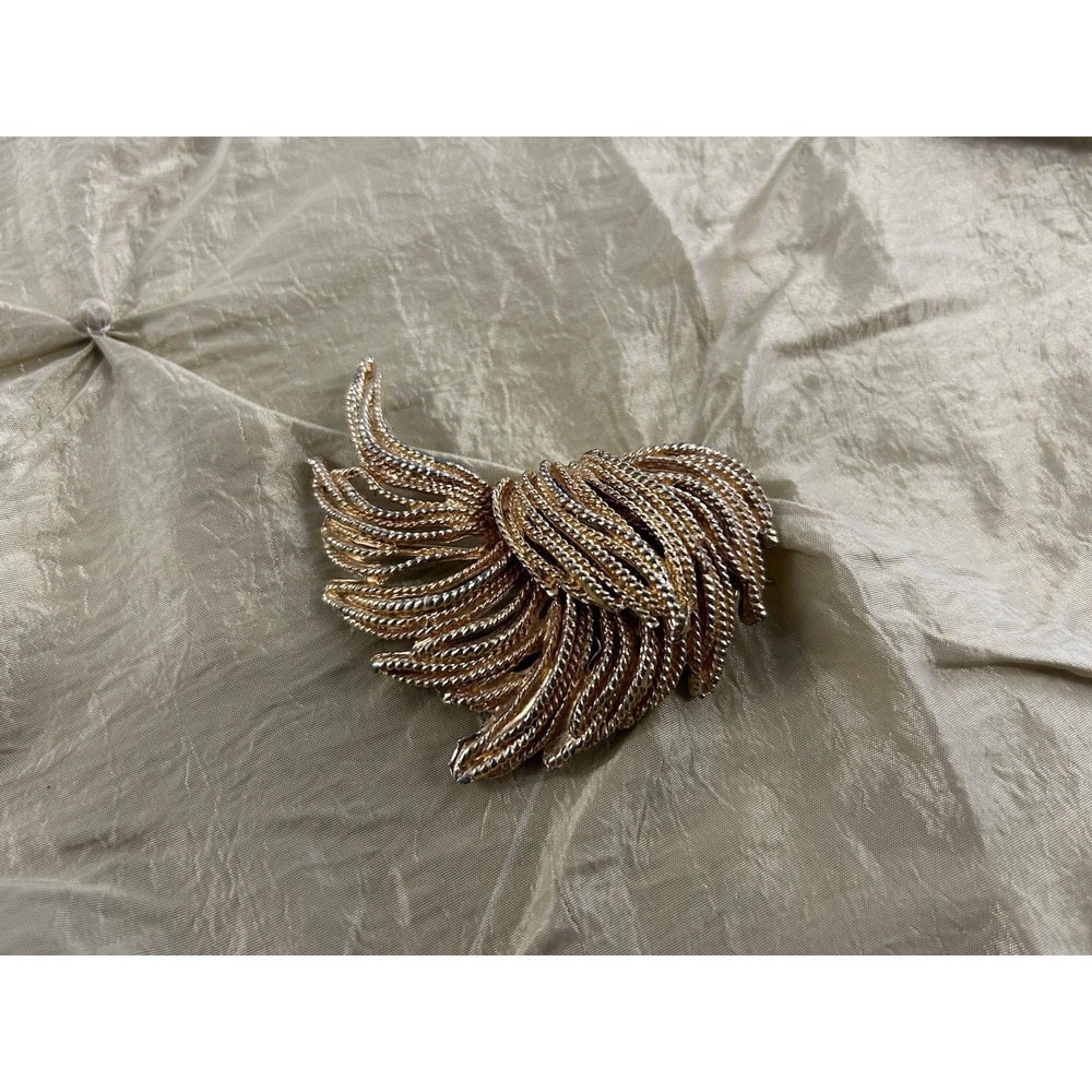 Vintage 3" Gold Tone Feathery Brooch Pin